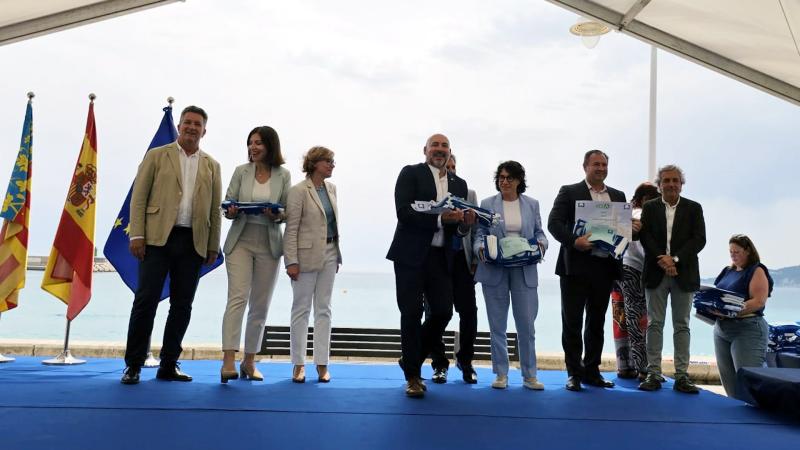 Benidorm recoge sus banderas azules